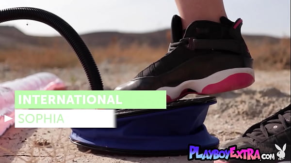 Nonton Skinny Brunette Latina Teen Stripping And Sunbathing thumbnail