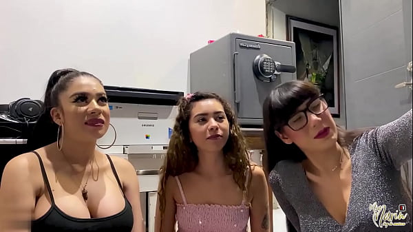 Play MP4 - Sorprendemos al vecino chupandole la verga y comiendonos su semen