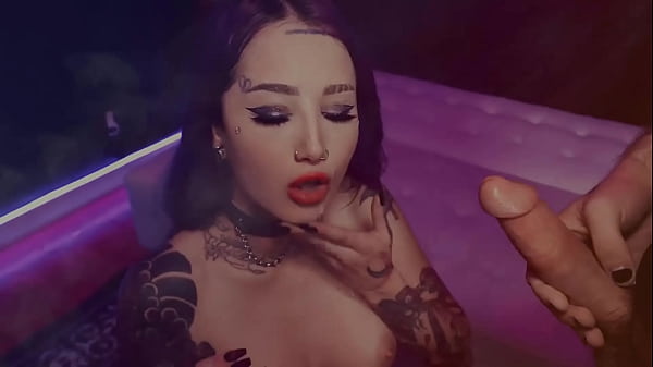 Gothic Babe_Cassidy_Luxe Stretches Pussy ForHardcore Sex