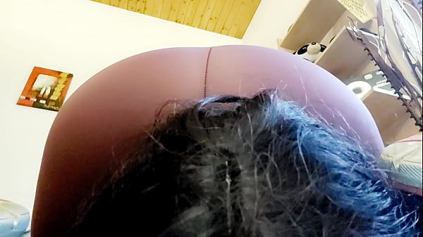 Nicoletta domina pesantemente_una sua amica la ad_annusare tutte le sue scoregge