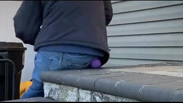 Play MP4 - Grinding Massage Balls with Pelvis and thighs on Steps in Jeans