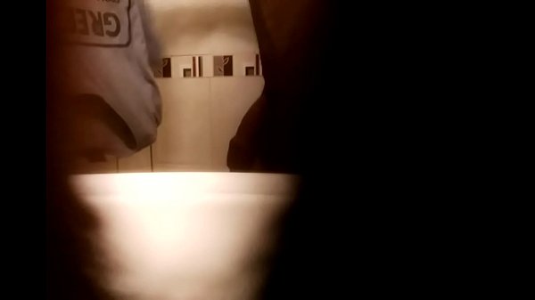 Camara oculta en ba&ntilde;o 