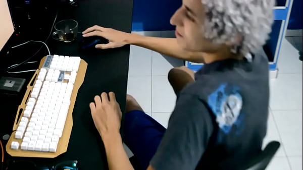 Play MP4 - Eis que voc&ecirc; fica sozinho em casa