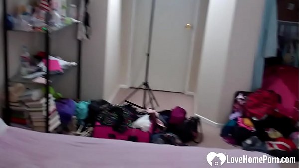 Play MP4 - Sexy babe with huge tits is masturbating