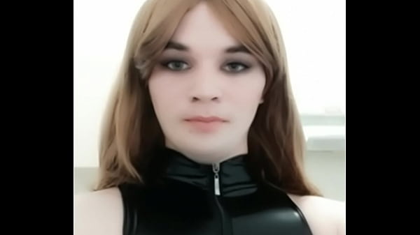 Аделька облизывает губки 