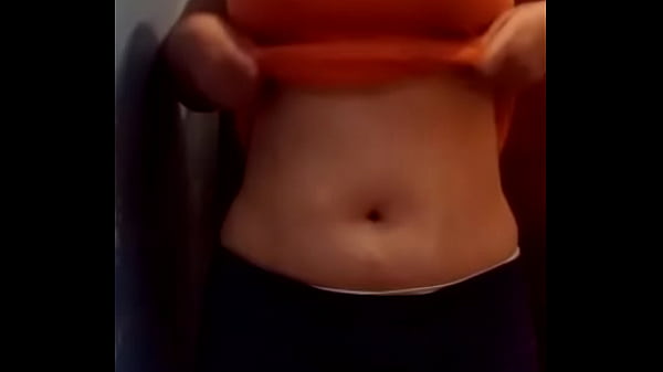 Chica_Calientese desviste