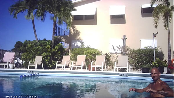 OUTSIDE_IN THE POOL ON ASUNNY DAY MAXXXLOADZ