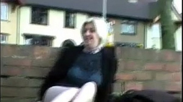 Nonton Mature Masturbates In Public thumbnail