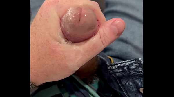 Play MP4 - Amateur jerking off at home