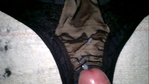 Play MP4 - punheta pra cunhada&period; Gozando na calcinha dela