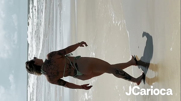 Me deixou toda molhada esses safados querendo me foder