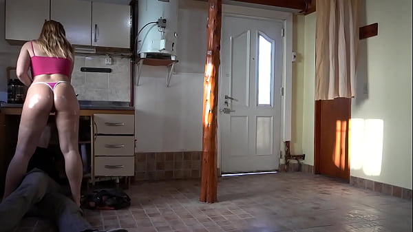 Llamo Al Fontanero Para Una Reparaci&oacute;n Y Le Pago Con Sexo thumbnail