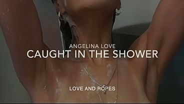 Nonton Hot Housewife Milf Teases Her Husband And Gets A Fast Doggy In The Shower thumbnail