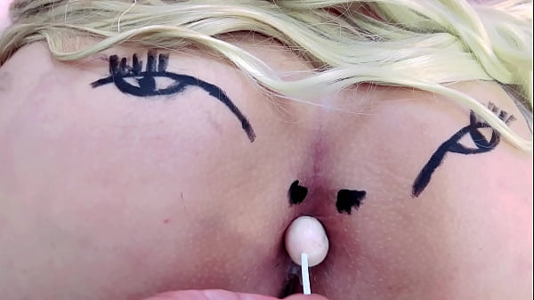 Mentes maliciosas v&atilde;o dizer que &eacute; um cu rosinha chupando pirulito completo no sheer e red