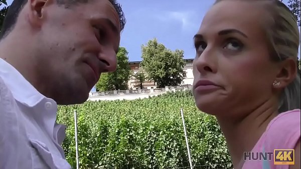 HUNT4K. Wallet falls out from Shanie Ryans backpack_so hunter uses chance