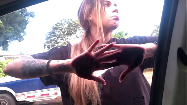 Hermosas Mujeres No Pueden Entrar Al Coche thumbnail