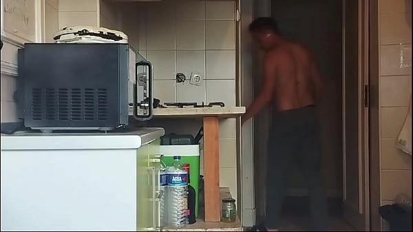 Play MP4 - Hot guy went to clean the kitchen after taking a shower