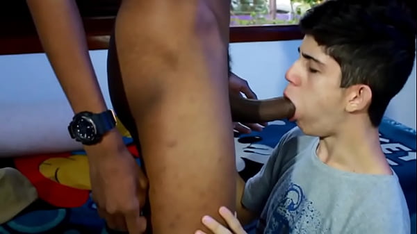 Play MP4 - TIRANDO A VIRGINDADE DO NOVINHO