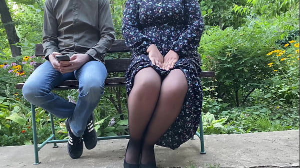 Play MP4 - Gorgeous ass pissing in a public park rear view