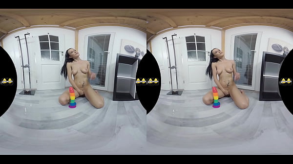 VIRTUALPEE_Nicol Love In Yoga Pants