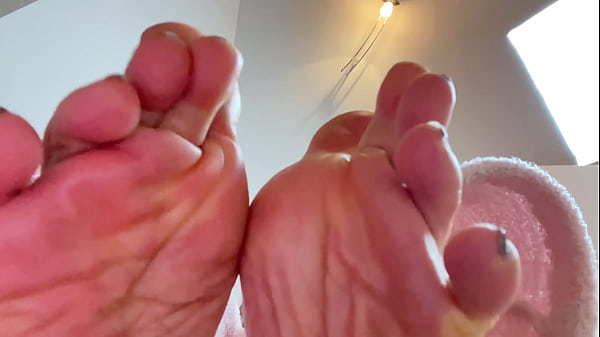 Play MP4 - Asian Foot Worship POV Smell My Feet Before I Go To Bed