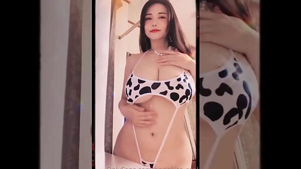 Play MP4 - Beautiful women dance showing their beautiful asses&period;