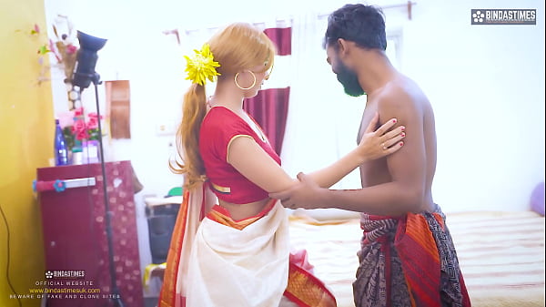 Play MP4 - Two desi Indian Dude shares an Hot foreigner Girl &lpar; Threesome Full Movie &rpar;