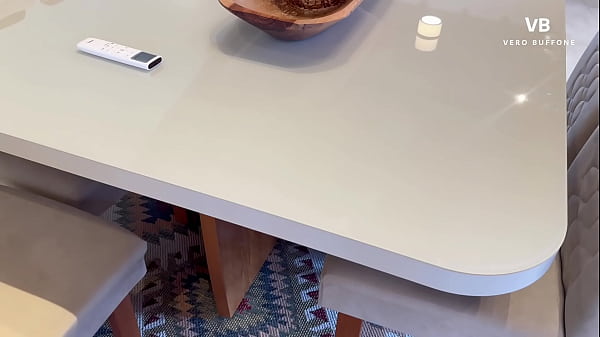 Play MP4 - Mi Hijo se demor&oacute; en llegar y me folle a su amigo pijudo a escondidas