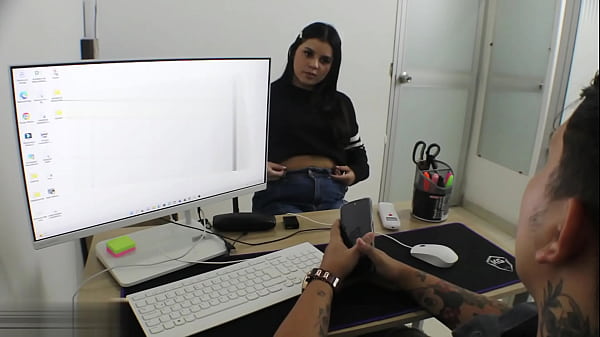 La Entrevista Termina Con Besos Y Follada Calientes. thumbnail