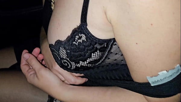 Play MP4 - picked up girl in a club and persuaded her to show off her charms in the car