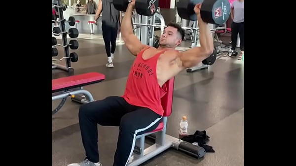 Quick workout before next shoot strength to match the aesthetics and looks 