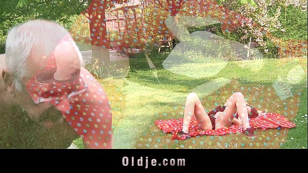 Play MP4 - Oldman man gets to fuck hussy teeny