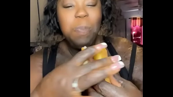 Judybooty7 feeding time 