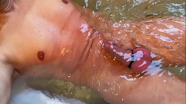 Play MP4 - Underwater Cock Ring