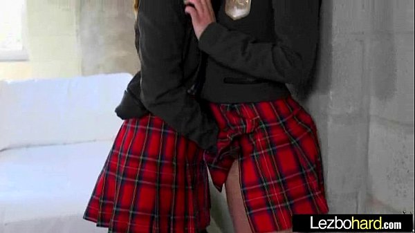 Play MP4 - &lpar;Cali Sparks & Kelly Greene&rpar; Teen Horny Lez Girls Play In Front Of Cam mov-9