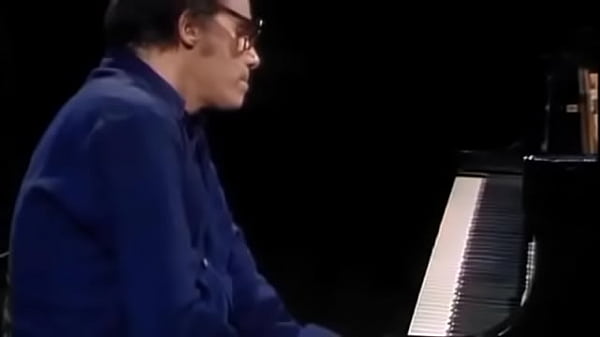 Nonton Gould Plays Bwv 1080, Fugues 1 And 4 thumbnail