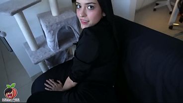 Chica gotica es follada por chico timido