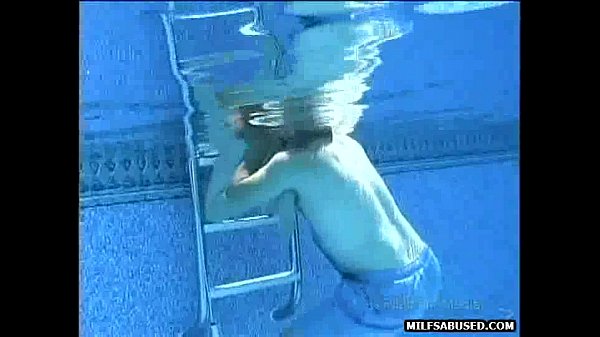 Stunning MILF getting her pussy licked in the pool