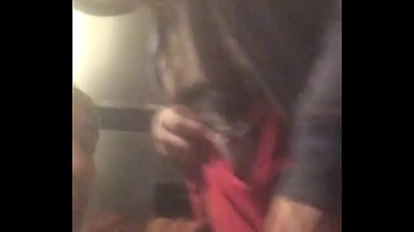 Play MP4 - Travest&iacute; mamando verga de vagabundo