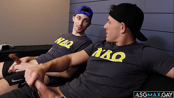 Play MP4 - Who's BIGGER&quest; Frats Kane Fox and Ryder Owens compare their dick sizes and brag about who's better at fucking girls&period; There is only one way to find out&excl;