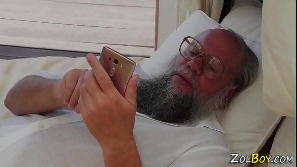 Kinky ho jizzed_by geezer