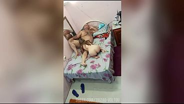 ESSA LOIRINHA TEM 24 ANOS E SEMPRE GOZA GOSTOSO COM O TIUZAO