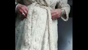 Granny fucks hairy pussy with dildo 