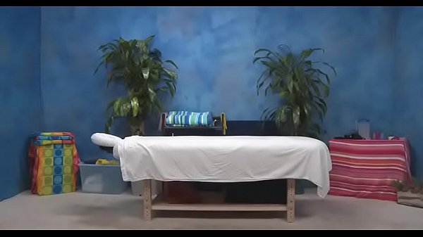 Nonton Tattooed Girl Groans With Excitement thumbnail