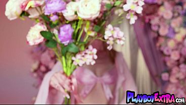 Nonton Glamorous All Natural Blondie Slips Out Of Her Fancy Pink Lingerie thumbnail