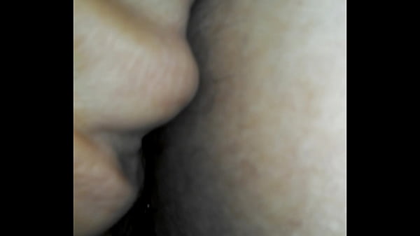 Gorda sendo dedada pelo seu macho 