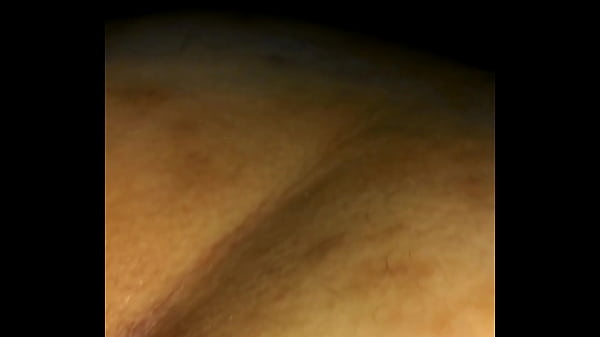 Gorda sendo dedada pelo seu macho 