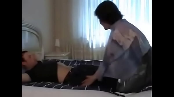 Play MP4 - teen boy Russian granny