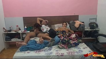 Chamei Minha Amiga Para Ver Nextfli E Meu Marido N&atilde;o Perdeu A Oportunidade De Bota No Cu Dela thumbnail