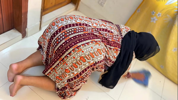 Egypt Beautiful Big Ass Curvy Muslim Hot Stepmom Stuck Under Bed Then She Want Anal Fuck From Me! thumbnail